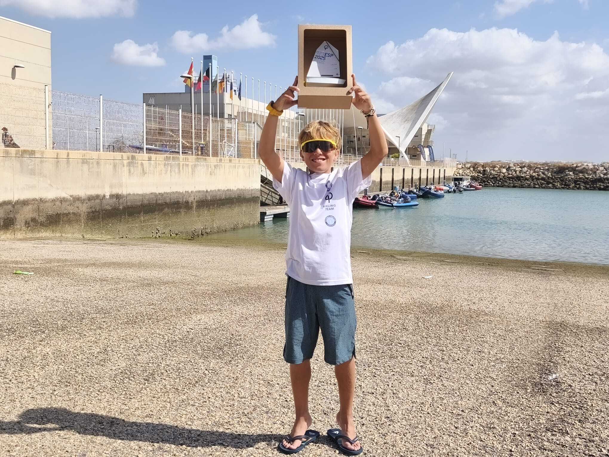 Leo Ortego lidera la flota andaluza al ganar el Autonómico y el Circuito Sub 11